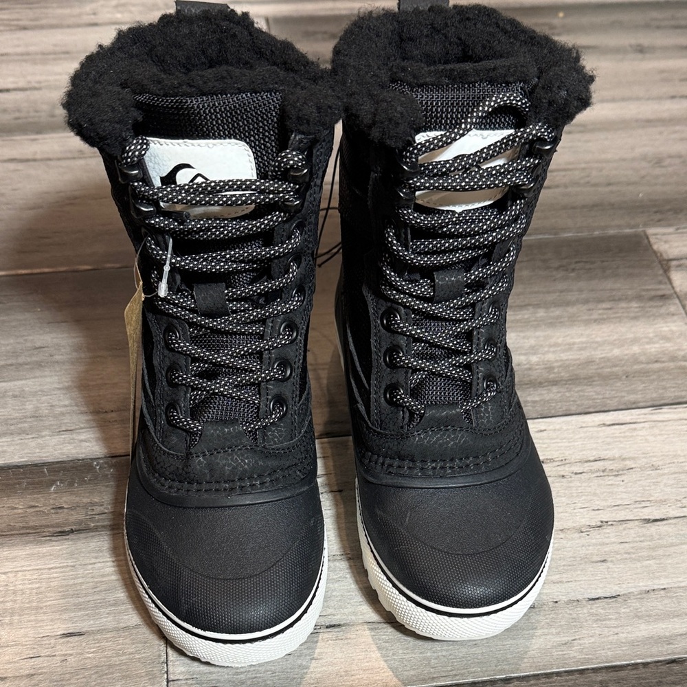 NWT Quiksilver Black Lace-Up Winter Boots with Faux Fur Collar - Picture 2 of 10